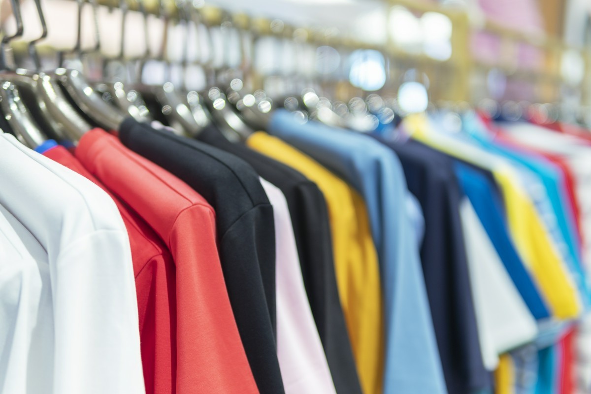 Koszulki damskie na prezent: jak wybrać idealny upominek?